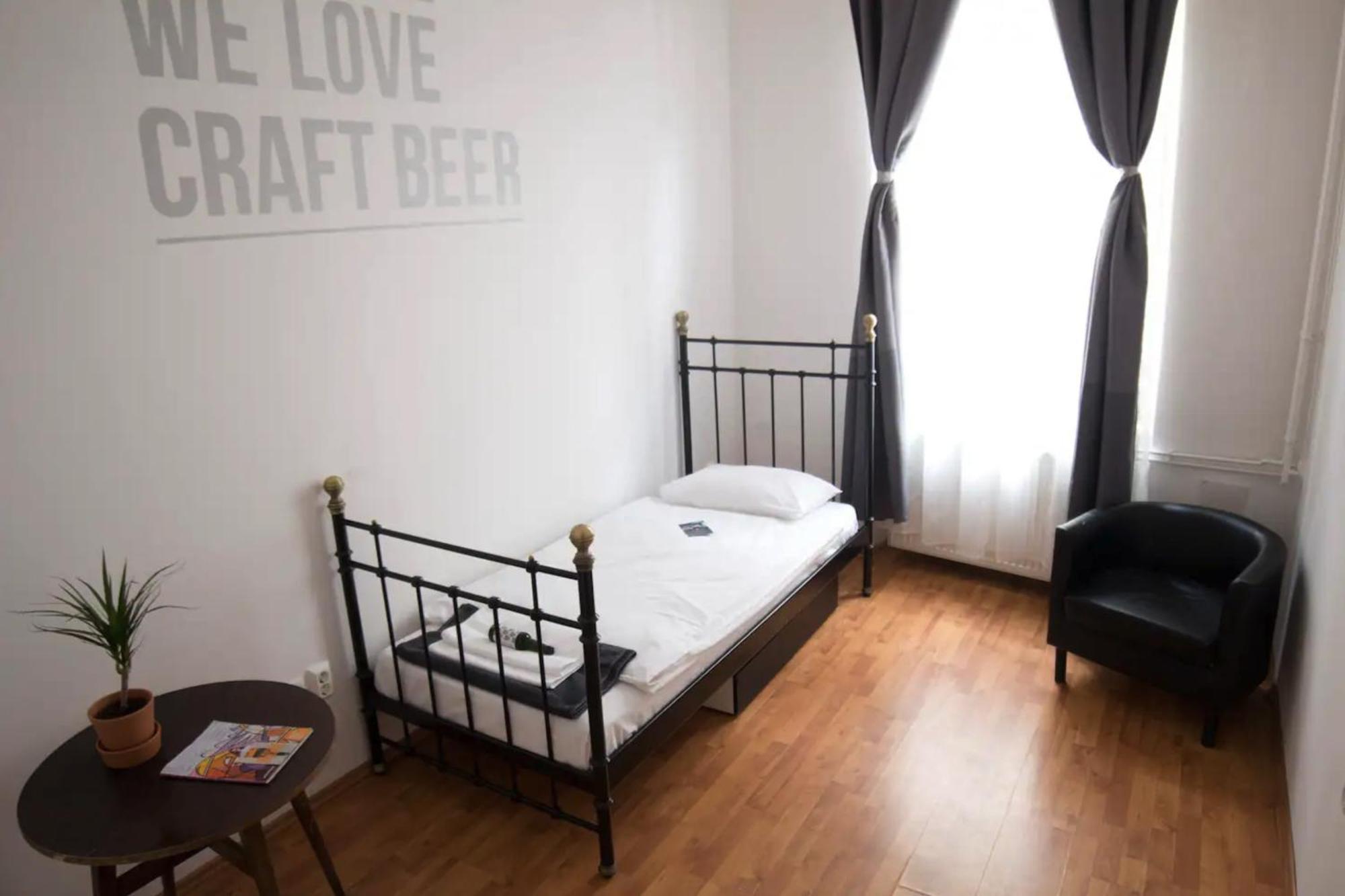 Bed'N'Beer Apartamento Budapeste Exterior foto